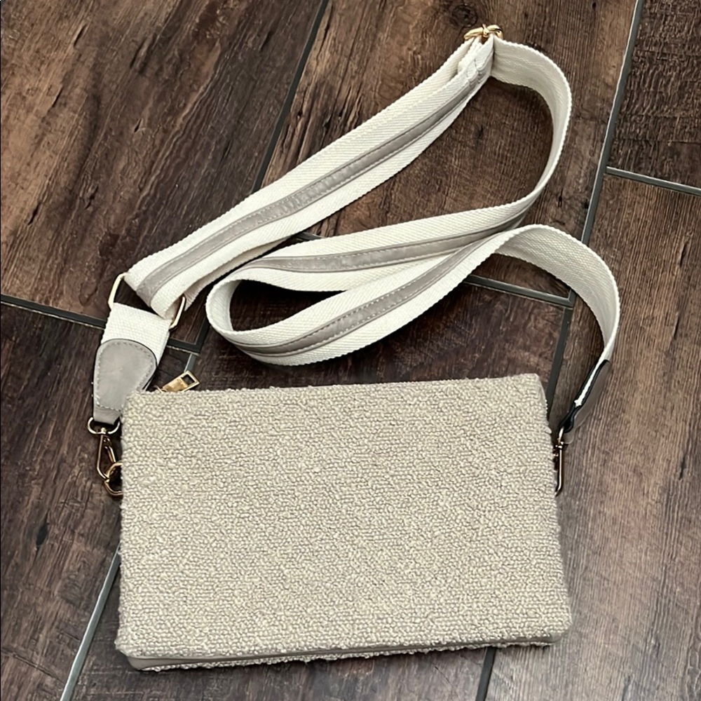 ♦️SOLD♦️ Cream Textured Crossbody Bag with Adjustable Strap